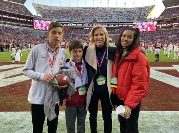 Spouse Laura Ingraham Husband, Age, Height, Weight, Net Worth, Career, And Full Bio In 2025