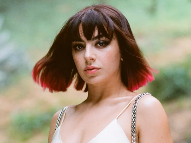 Charli XCX Height (2026 Update) Real Measurements, Bio, Net Worth, Tour Life & More (3)